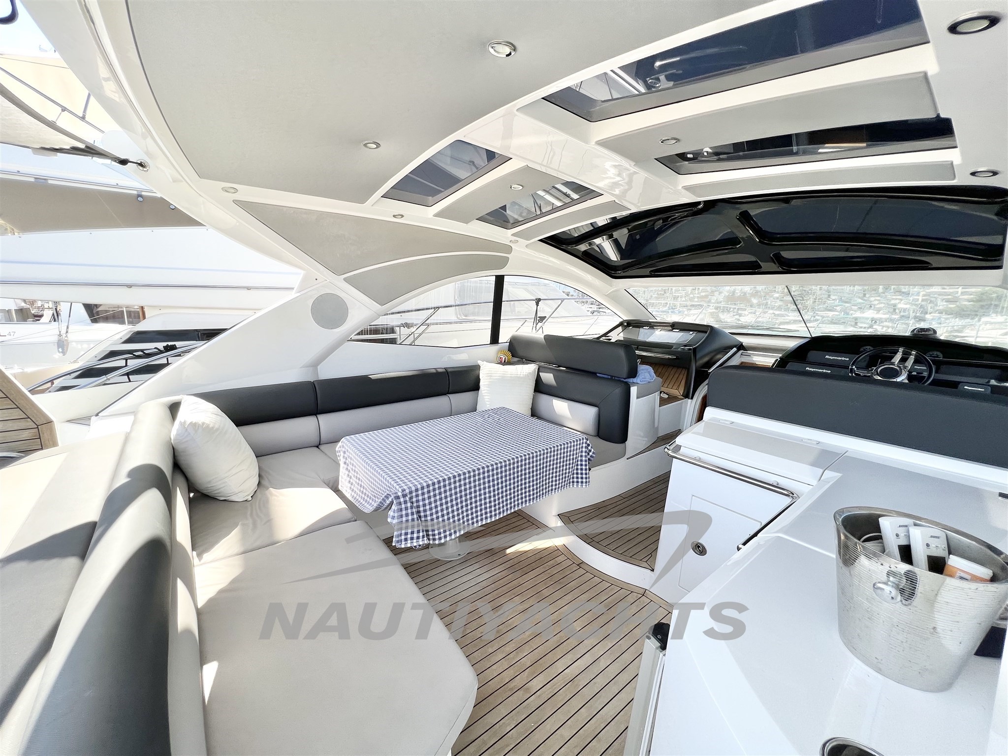 slider 12 Sunseeker San Remo 485